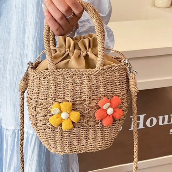 Woven bags, women's flower bags, spring new fashionable and niche single-shoulder bags, vacation beach bucket bags, straw woven bags details Picture