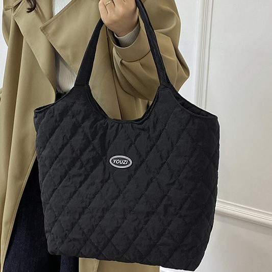 High-end new handbag, large-capacity casual quilted cotton jacket bag, versatile casual women's bag, trendy tote bag details Picture