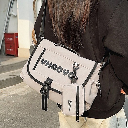 Large-capacity crossbody bag for men and women, Korean style Instagram workwear, student Hong Kong-style street style schoolbag, Japanese style Harajuku travel crossbody bag Application Scenario