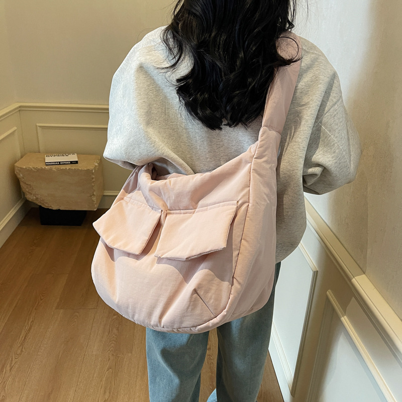 New autumn and winter cute girlish style multi-pocket large-capacity crossbody bag, casual and versatile, laid-back style single-shoulder commuting bag full figure
