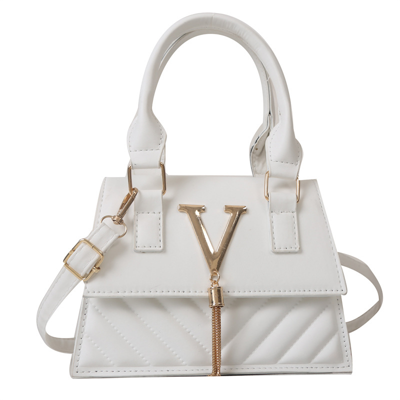 French design sense, niche bag, women's fashion, ins trendy texture, small hand-held bag, solid color fringed crossbody bag Item Picture