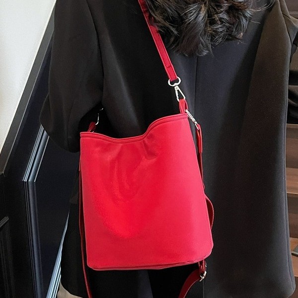 2025 New style personalized ins single-shoulder crossbody bag, simple and elegant bucket small square bag, trendy and stylish underarm bag Specification drawing