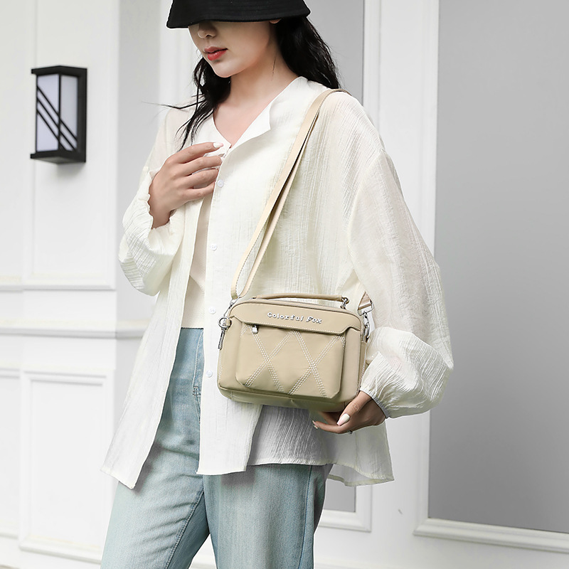 Colorful Fox women's fashionable casual bag, outdoor sports water-resistant crossbody bag, daily simple single-shoulder bag details Picture