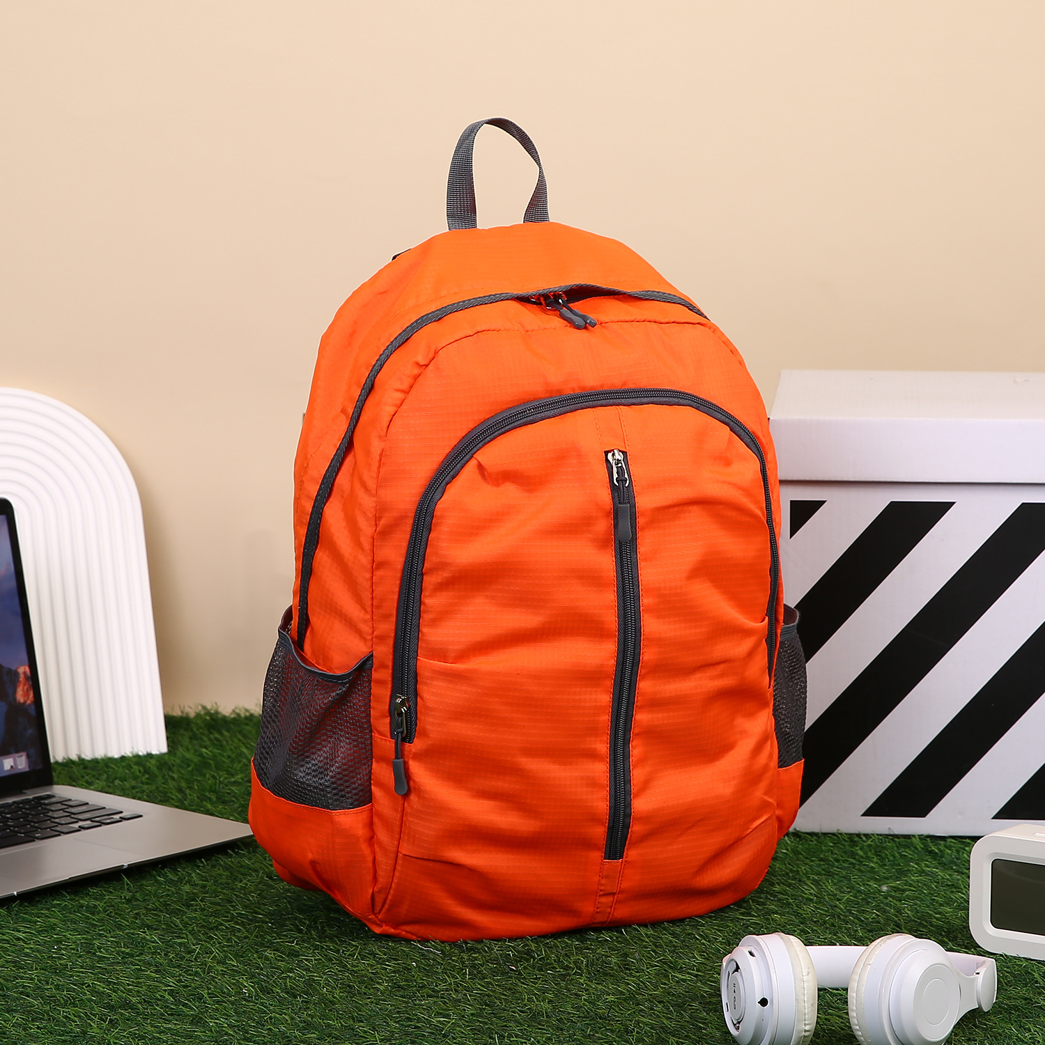 Outdoor travel ultra-lightweight backpack, waterproof sports large-capacity backpack, new spring outing backpack for junior high school students Specification drawing