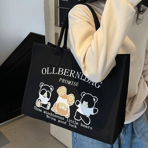 New bear canvas bag for portable work, small size, hand-held lunch bag, hand-held canvas bag, large-capacity travel bag Application Scenario