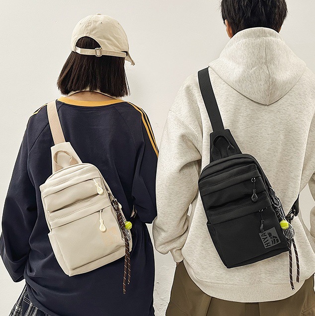 Women's crossbody bag, lightweight single-shoulder bag, new travel fashion and trendy sports bag for junior high school, senior high school and college students full figure