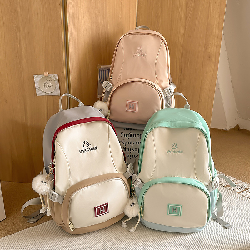 Korean-style lightweight backpack, cute and niche design for girls, a color-matched backpack for junior high school, senior high school and college students, and a women's travel backpack Application Scenario
