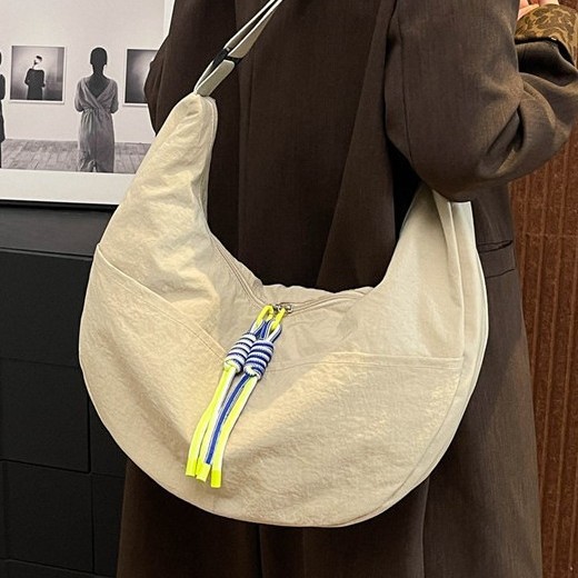 Fashionable and casual Dumpling Bag 2024 New Style Versatile large-capacity nylon lightweight single-shoulder bag for girls and stylish crossbody bag details Picture