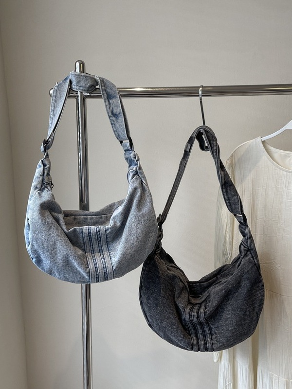 Washed denim dumpling bag, retro and aged casual crossbody bag, women's fashionable and simple commuting bag, artistic single-shoulder bag Specification drawing