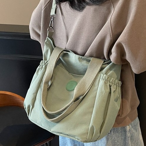 Casual Tote bag for Women 2025 New style, fashionable large-capacity handbag, versatile, artistic, casual and lightweight crossbody bag full figure