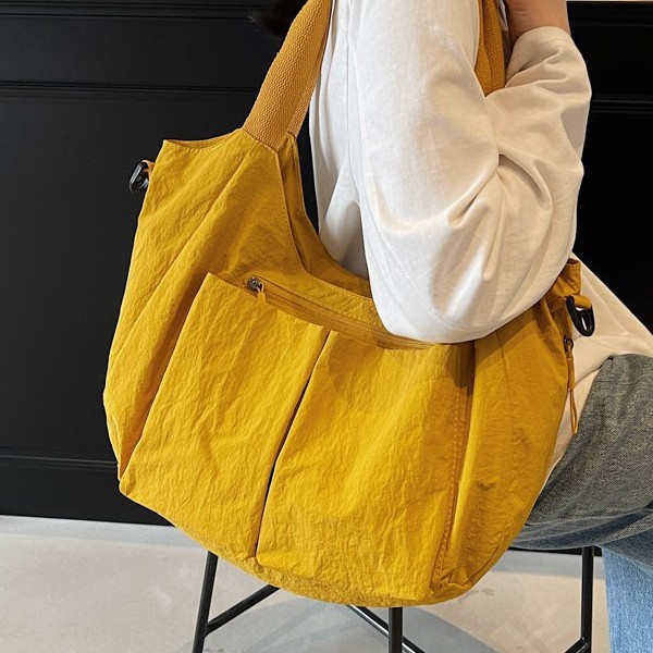 Solid-color single-shoulder bag, simple and casual, large-capacity bag, Oxford cloth backpack, new fashionable and versatile commuting bag, handbag details Picture