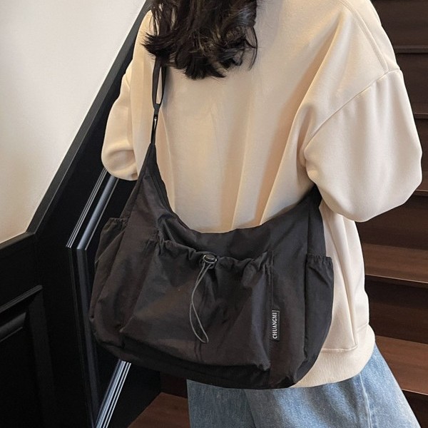A new style of Korean niche casual, versatile, drawstring, lightweight nylon fabric bag with large capacity, single-shoulder bag, women's bag and crossbody bag details Picture