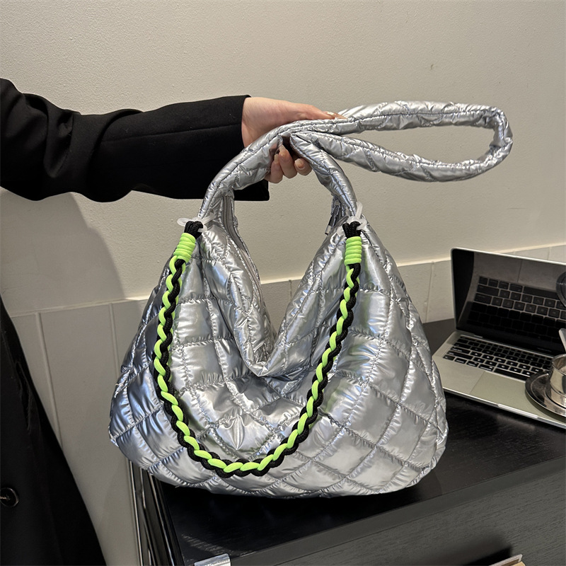 A new candy-colored underarm bag for foreign trade, a fashionable women's diamond-shaped large-capacity tote bag, and a simple commuting single-shoulder crossbody bag Specification drawing