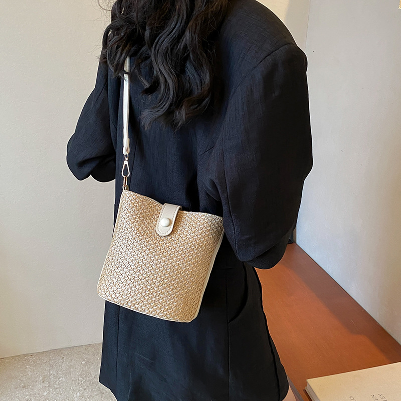 New color-blocking and patchwork fashionable crossbody bag for women 2024, large capacity, unique, stylish and simple single-shoulder bucket bag Specification drawing