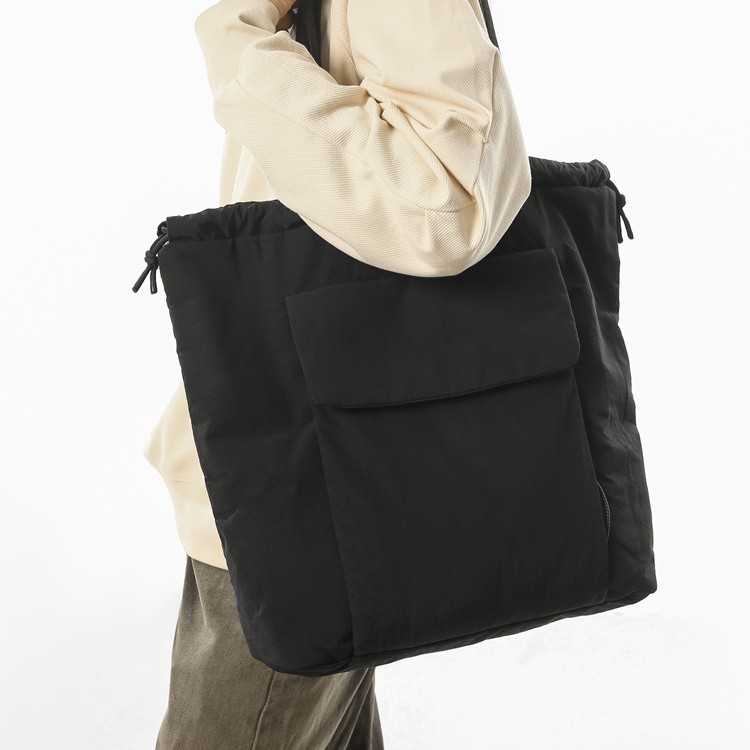 Simple drawstring bag for women, new autumn/Winter 2024 solid color single-shoulder bag, large capacity Korean-style casual hand-held bucket bag details Picture