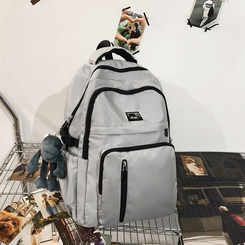 Retro schoolbags are fashionable for female college students. Large-capacity travel backpacks are stylish for men. Backpacks are trendy for junior high school and senior high school students details Picture