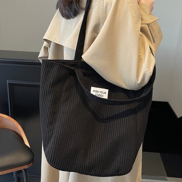 A new cross-border Korean-style corduroy crossbody bag, a versatile large-capacity single-shoulder bag for women, and a corduroy fabric bag for autumn and winter details Picture
