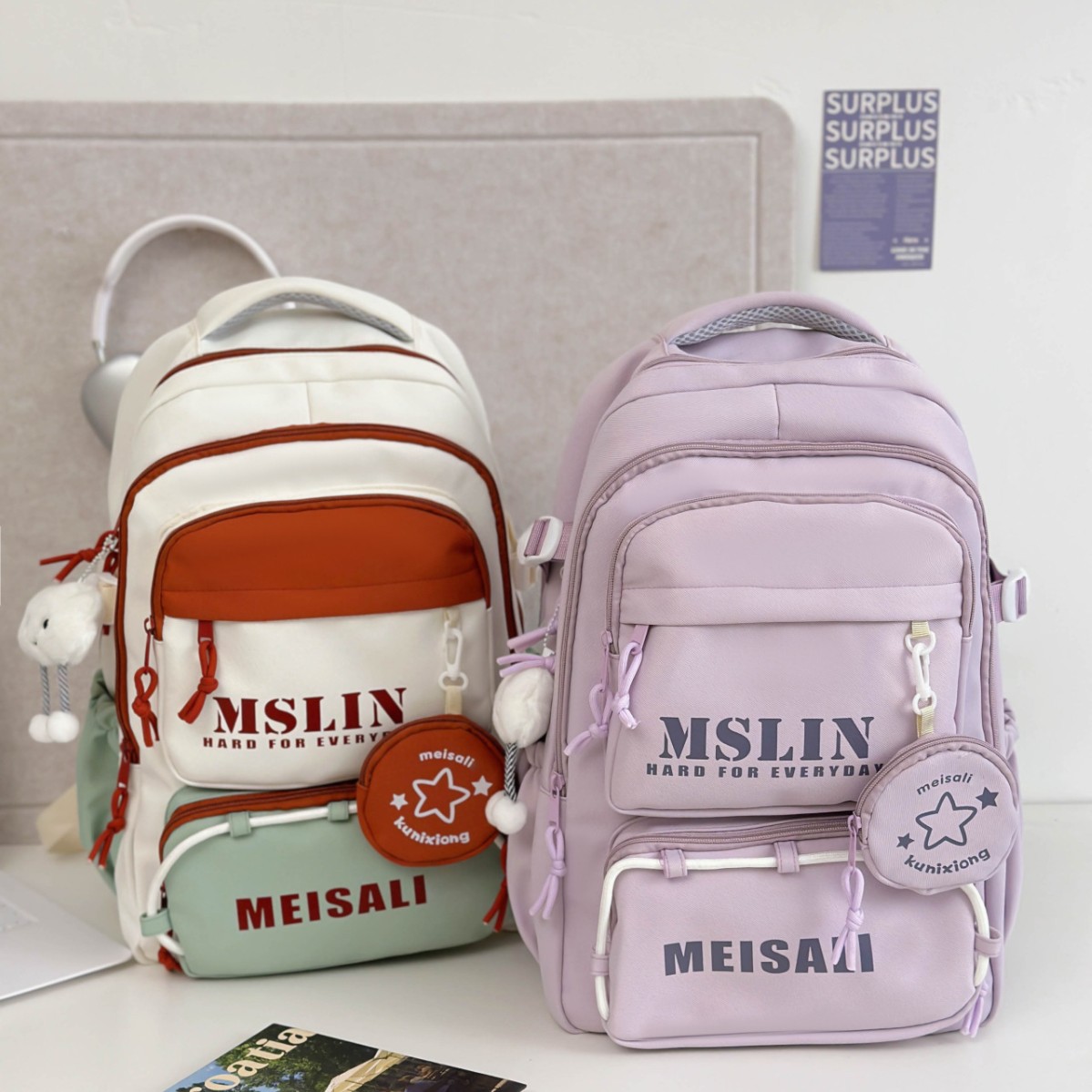 Korean retro color-blocking schoolbag, high-capacity backpack for girls, high school and middle school students, versatile travel backpack for junior high school students Application Scenario