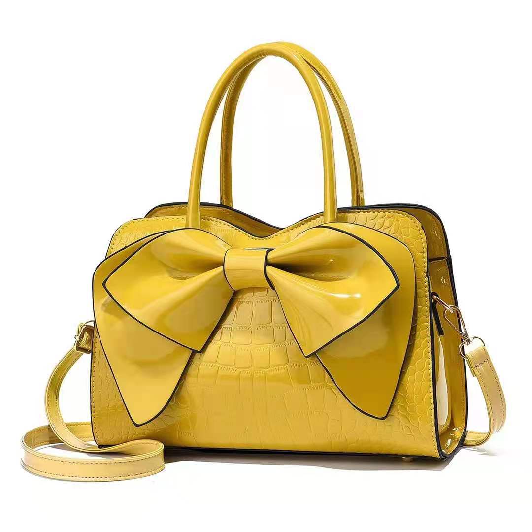 Cross-border foreign trade hand-held large bag 2022 New style fashionable crocodile pattern bow bucket bag patent leather shiny crossbody bag Application Scenario