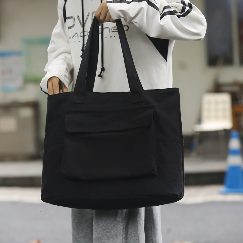 A Japanese solid-color large-capacity single-shoulder bag, a new retro and simple tote bag for the autumn and winter of 2024, a versatile student class bag Application Scenario