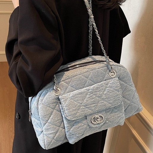 A new retro denim bag from trendy Boston, a small chanel-style diamond-shaped chain tote bag, and a large-capacity underarm bag for women full figure