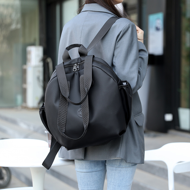 Trendy and fashionable large-capacity schoolbag for men and women, casual travel single-shoulder bag for going out shopping and commuting, laptop bag full figure