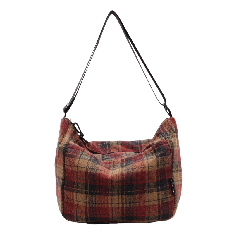 Retro Tote bag 2024 Winter new style contrasting color woolen large-capacity crossbody bag, fashionable and versatile single-shoulder bag for women Item Picture