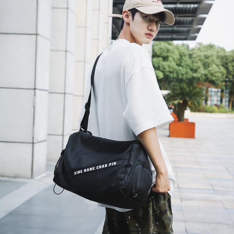 Men's trendy sports and fitness bags, casual single-shoulder crossbody bags, large-capacity lightweight travel bags, short-distance luggage storage bags details Picture