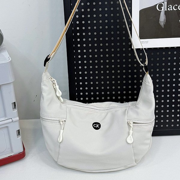 Japanese-style ultra-light waterproof fabric bag, versatile single-shoulder bag for men and women, crossbody bag, multi-functional nylon lightweight waterproof horn bag Specification drawing