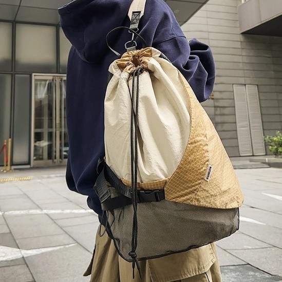 Trendy, lightweight outdoor bag, color-blocking, clipped travel bag, large-capacity, niche design travel bag, student backpack Application Scenario