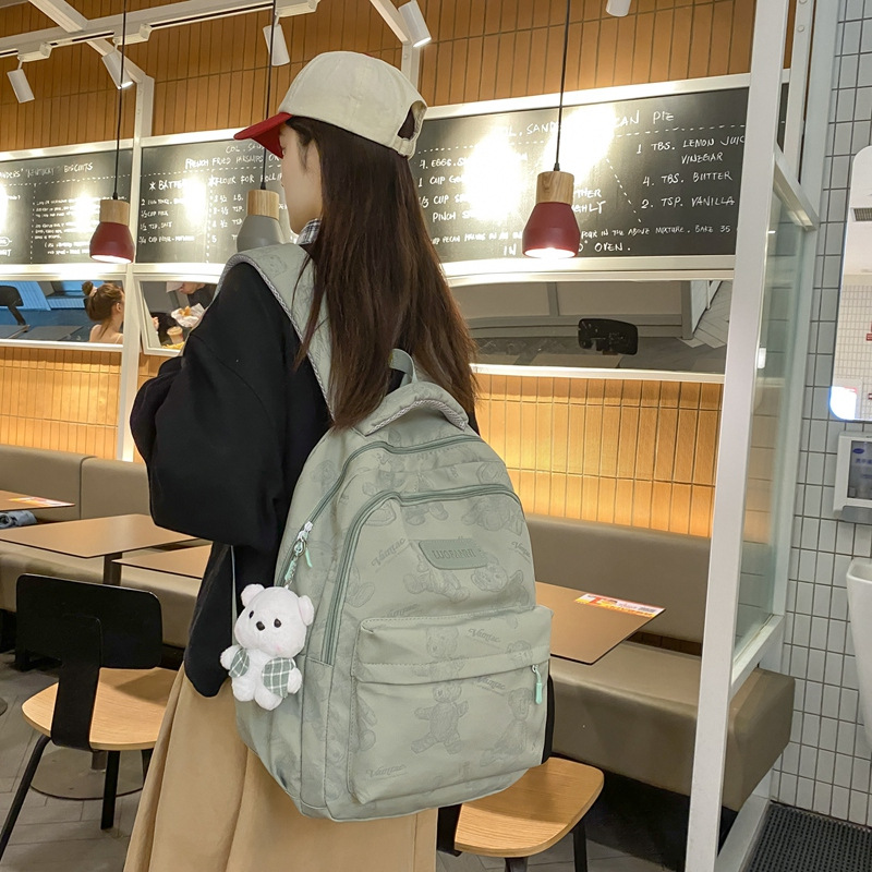 Graffiti reflective schoolbag for girls, 2024 new niche design, casual backpack for junior and senior high school students, large-capacity backpack full figure