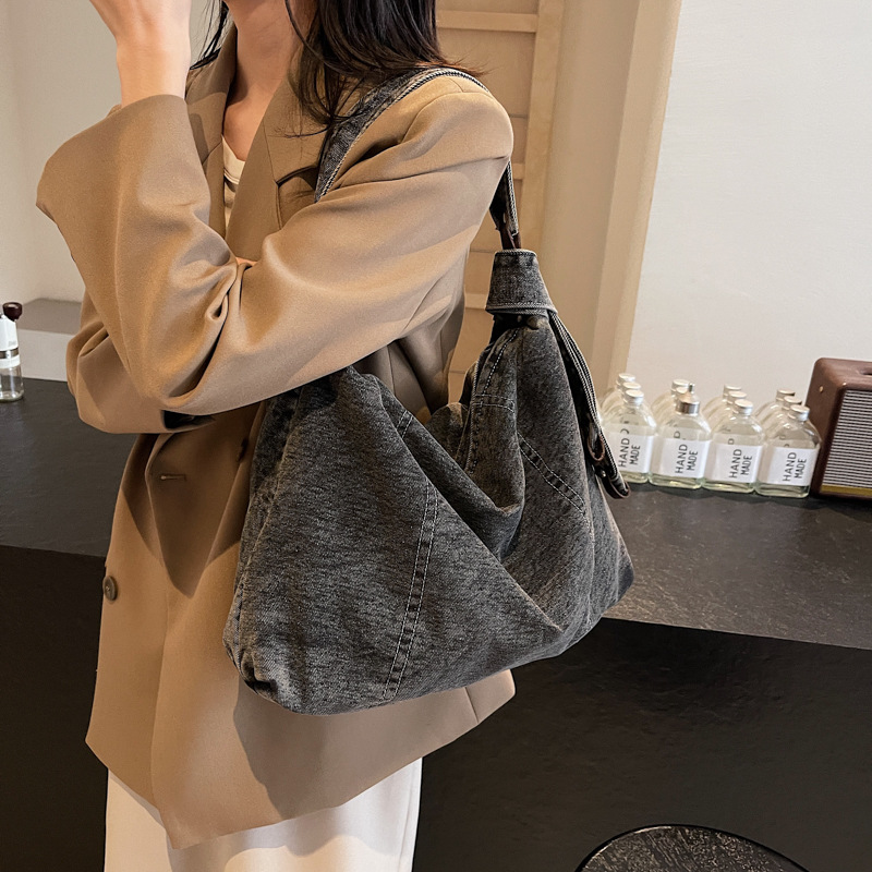 Artistic style denim bag, versatile large-capacity crossbody bag, new Korean version for women, simple student single-shoulder tote bag details Picture
