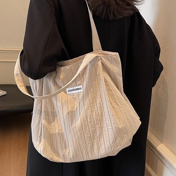 The 2024 new, versatile and laid-back tote bag is a unique and versatile Korean large-capacity student single-shoulder commuter bag Specification drawing