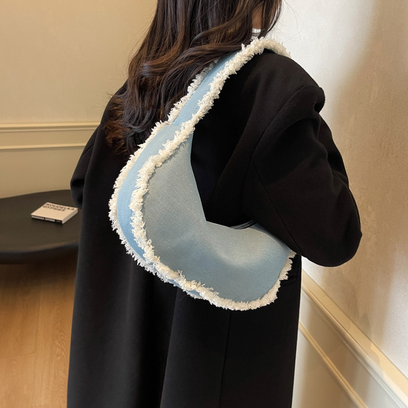 Cross-border 2024 Autumn/Winter New casual retro dumpling bag, fashionable underarm bag, commuter single-shoulder crossbody women's bag Application Scenario