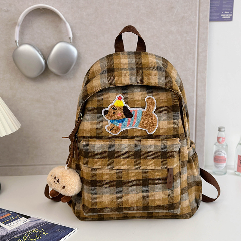 This Korean version of a large-capacity checkered backpack is a simple, cute and cartoonish lightweight backpack for middle and high school students on campus details Picture