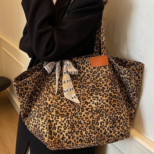 2024 New oversized leopard print tote bag, cross-border bestseller shopping bag, export large bag, bat bag, commuting canvas bag Specification drawing