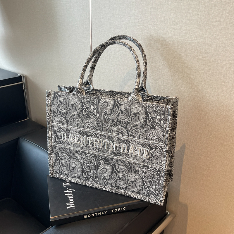 Cross-border trend embroidered tote bag for women 2025 New style, fashionable, casual, versatile, large-capacity underarm bag, commuter women's bag Specification drawing