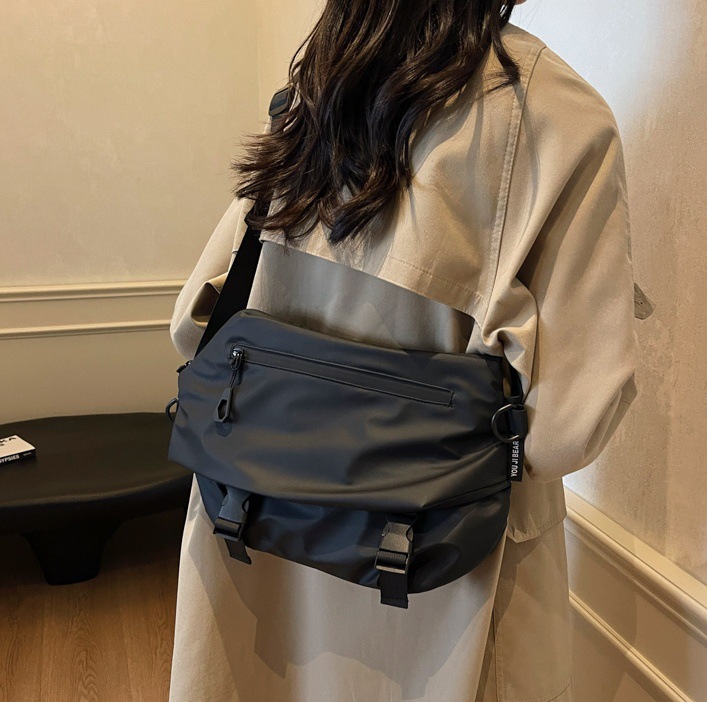 Casual large-capacity lightweight crossbody bag, 2024 new style bag, sports hiking crossbody bag, women's chest bag, cycling backpack, men full figure