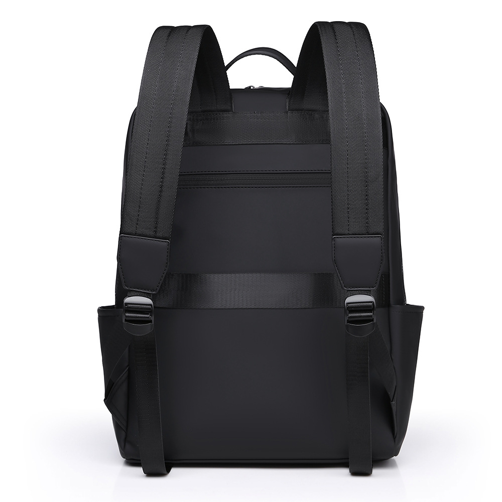 New solid-color backpack for men, a large-capacity, lightweight and high-end computer bag with a simple style Application Scenario