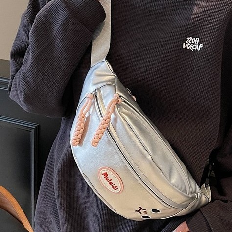 2025 New girlish crossbody croissant bag, mini dumpling bag, high appearance level and design sense chest bag full figure