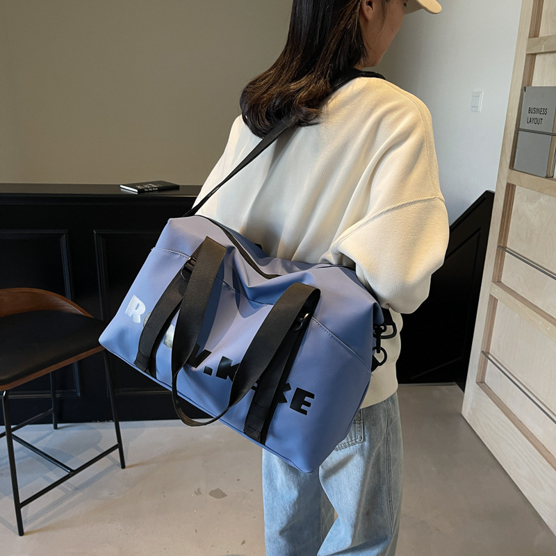 New fashionable letter business travel bag, large-capacity student accommodation luggage bag, dry-wet separation sports and fitness bag Application Scenario