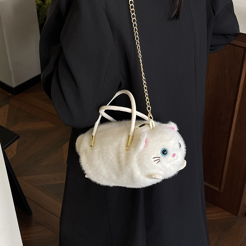 New cartoon plush hand-held crossbody bag, cute plush doll cat, large capacity cute chain coin purse bag Application Scenario