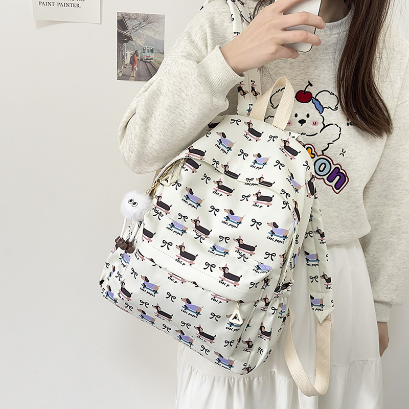 High appearance level schoolbag for girls, primary school students' graffiti travel backpack, lightweight and large-capacity backpack for girls, junior high school and senior high school students full figure