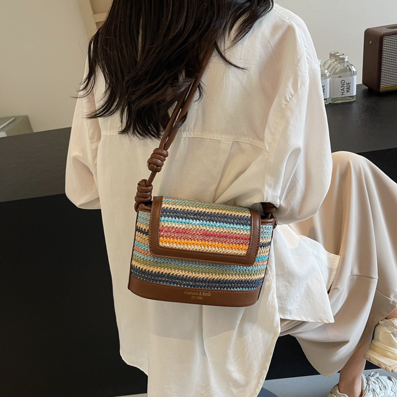 Fashionable color-blocking straw woven bag for women, 2024 new style simple and casual woven bag, high-end and versatile single-shoulder crossbody bag Application Scenario