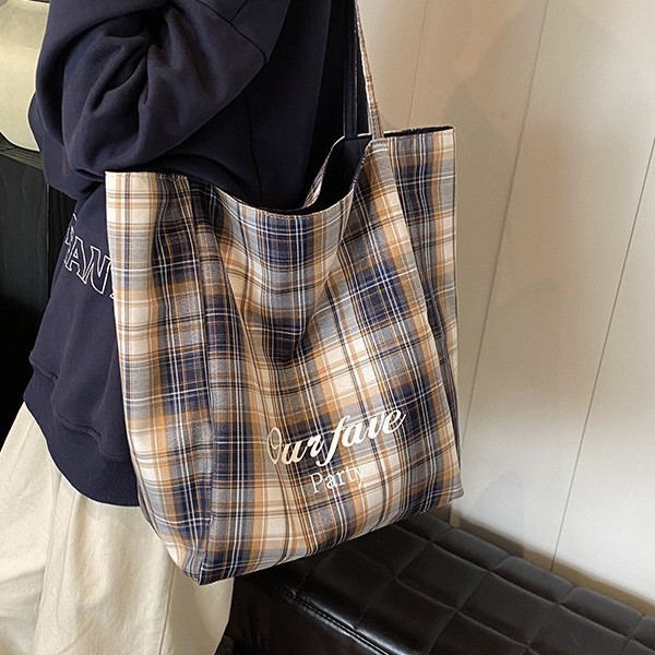 New college-style single-shoulder bag, large-capacity laid-back style bag, double-sided dual-purpose commuter bag, student backpack full figure
