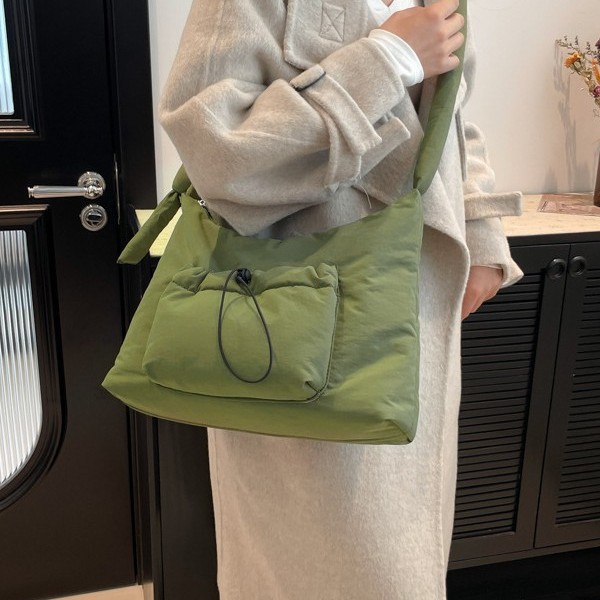 Large-capacity bags, commuter backpacks, casual cotton-padded jacket bags, single-shoulder bags, 2024 new drawstring autumn and winter crossbody bags for women details Picture
