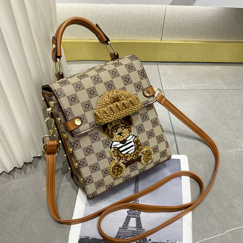 A small crossbody bag with a unique and high-end feel, mini and fashionable in Instagram, a single-shoulder crossbody bag, a small handbag with loose change and a mobile phone case full figure