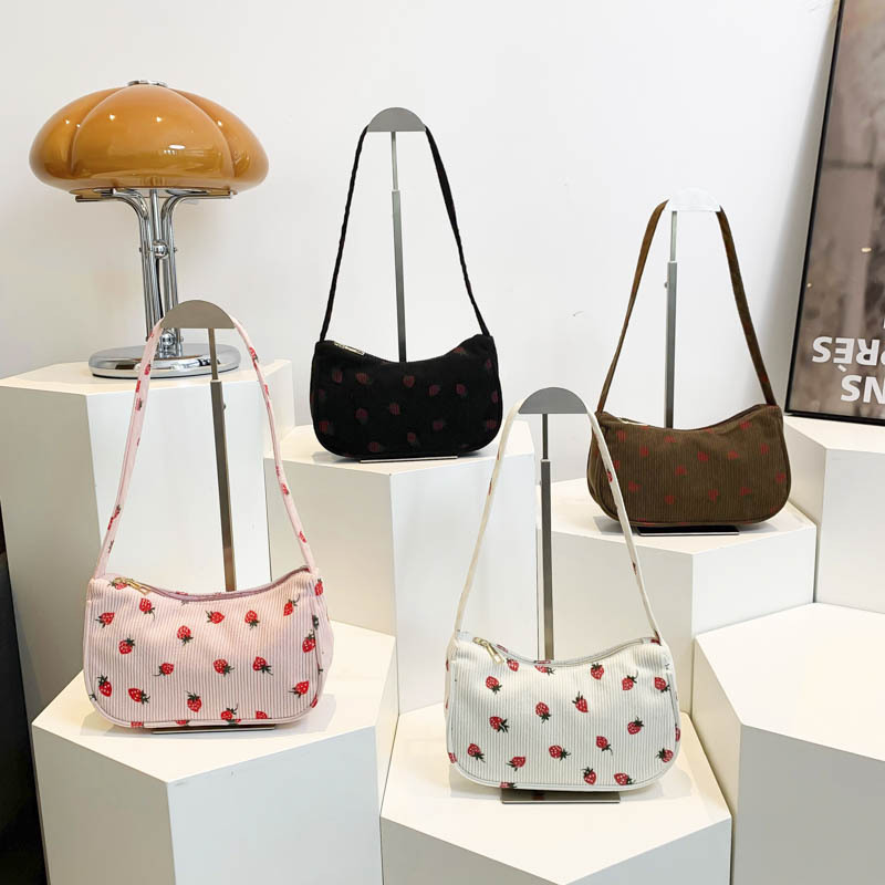 New Korean-style simple and sweet small bag, hand-held shoulder bag, strawberry print, large capacity, versatile underarm bag, women's bag Application Scenario