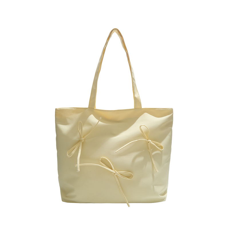 This large-capacity solid-color tote bag is a new summer model for women in 2025. It is a fresh and simple underarm bag with a casual and comfortable texture. It is a large single-shoulder bag Item Picture