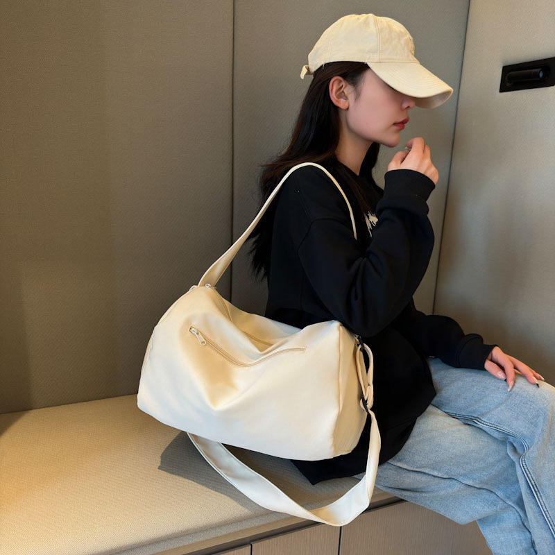 New multi-functional lightweight travel bag with large capacity, hand-held shoulder storage bag and Logo printed sports and fitness bag Specification drawing